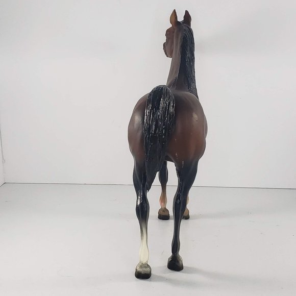 Breyer Horse Proud Arabian Stallion Witez II #212 Mahogany Bay - Picture 4 of 13